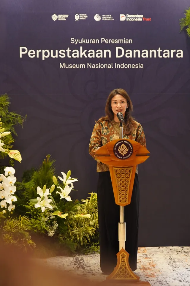 Nuraini Razak speaking at the podium during the Danantara Library inauguration